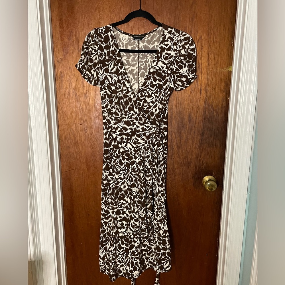 Brown and white BCBG Max Azria wrap dress. Size XS.